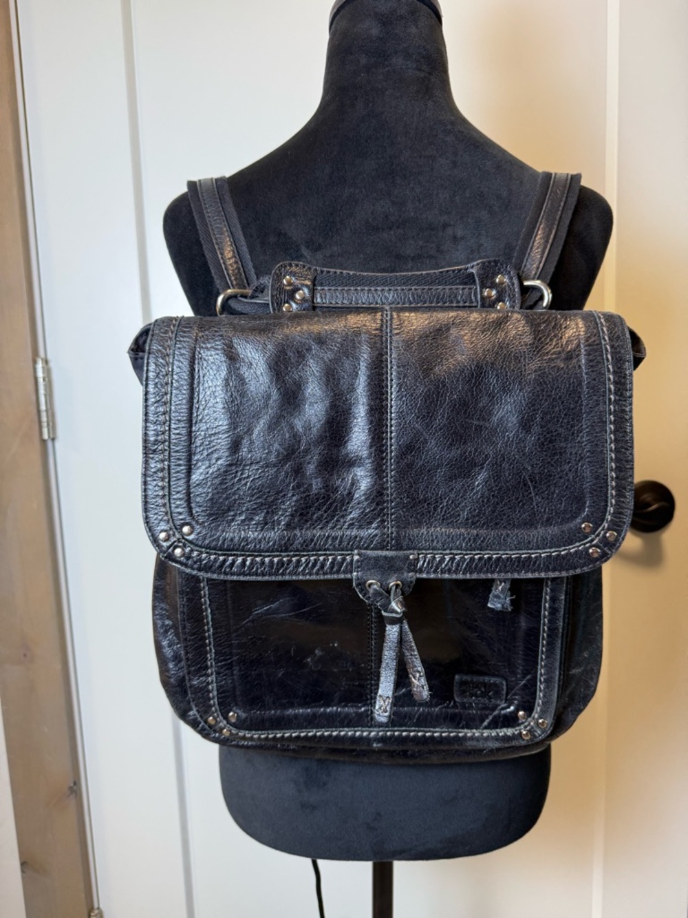The Sak Ventura‎ Convertible Backpack/Crossbody Black Leather Bag Purse Travel